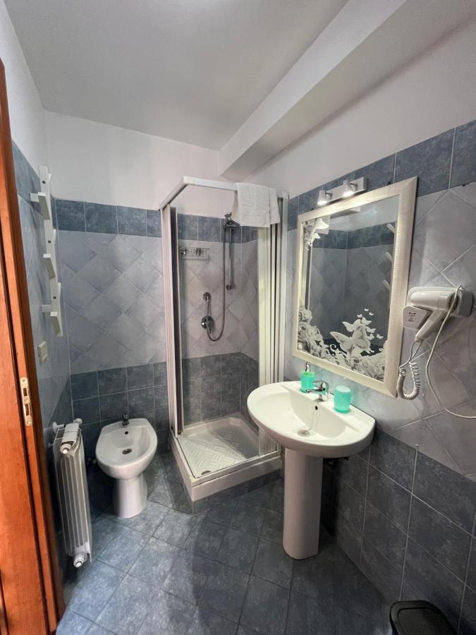 Umberto Street Hotel Catania Bagian luar foto