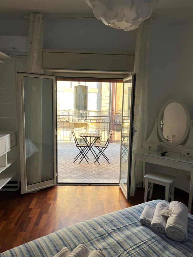 Umberto Street Hotel Catania Bagian luar foto